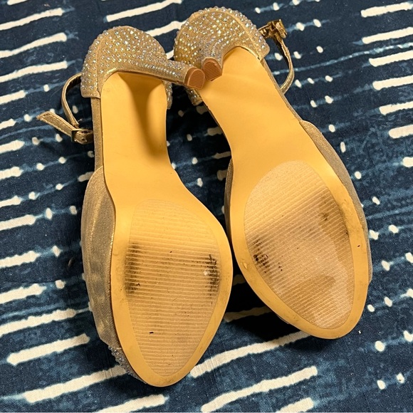Steve Madden Nairi Gold Heel - Picture 9 of 11